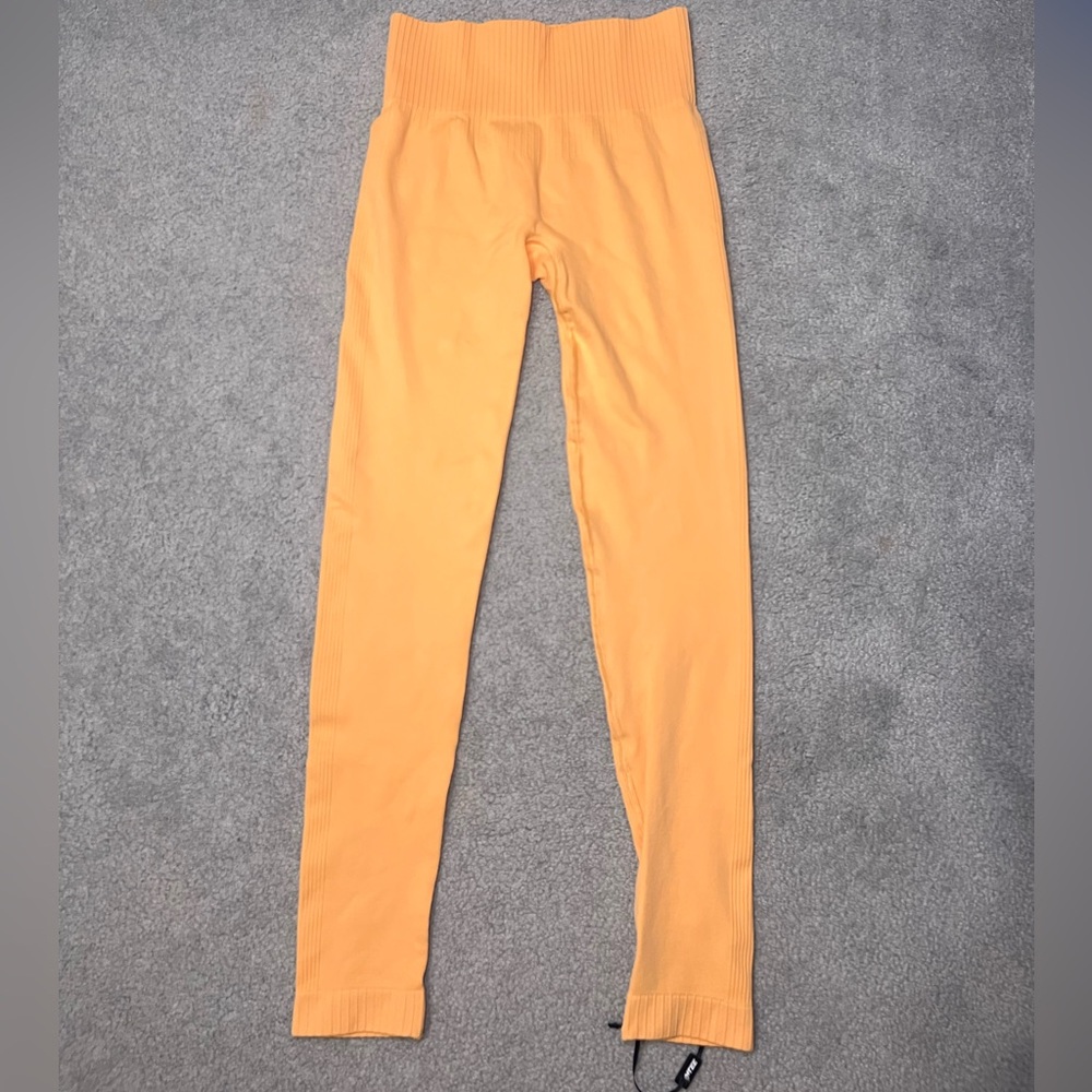 NWOT Bo+Tee Orange Leggings Size Small